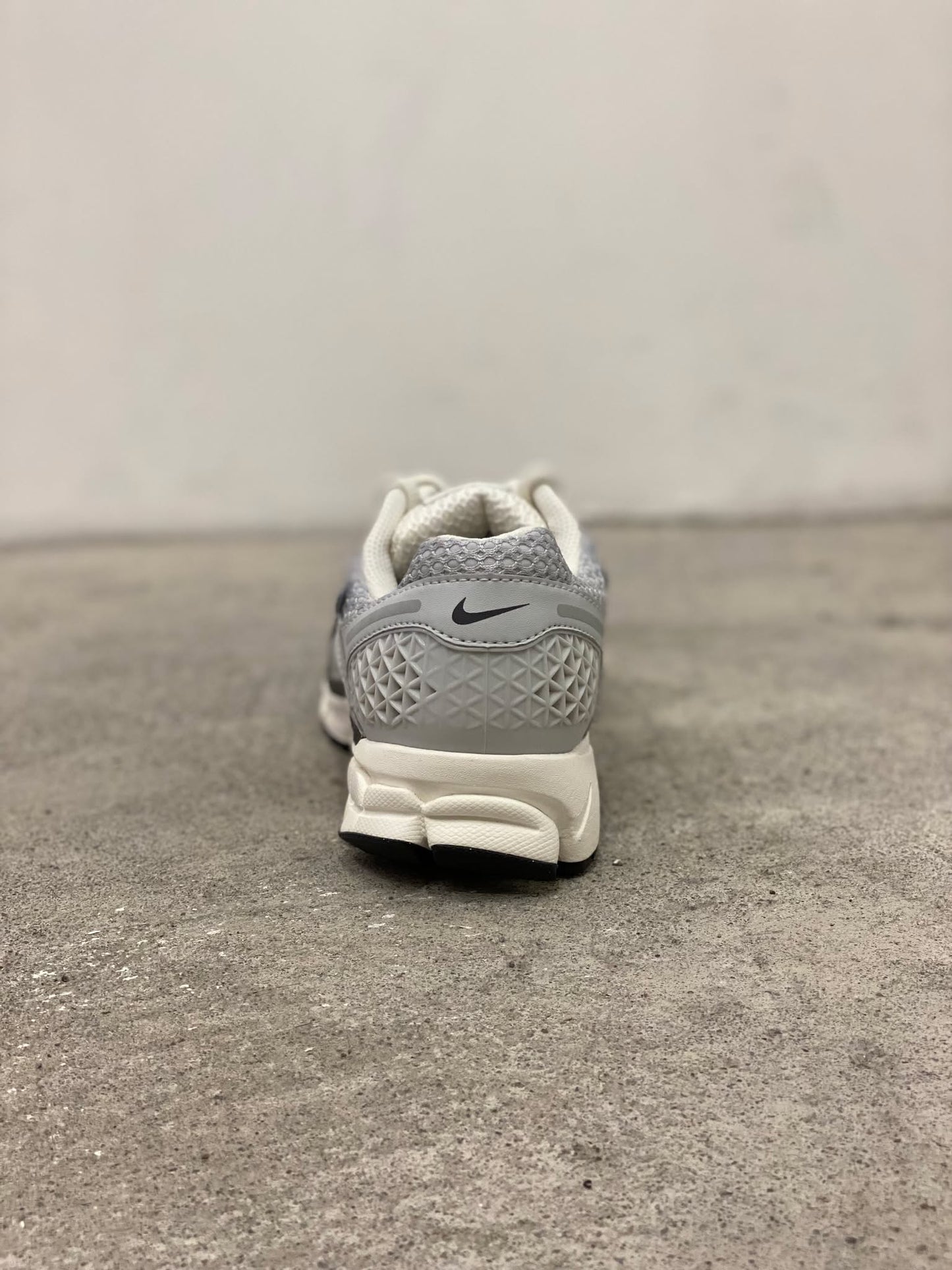 Nike Zoom Vomero 5 'Photon Dust Metallic Silver' (WOMEN'S)