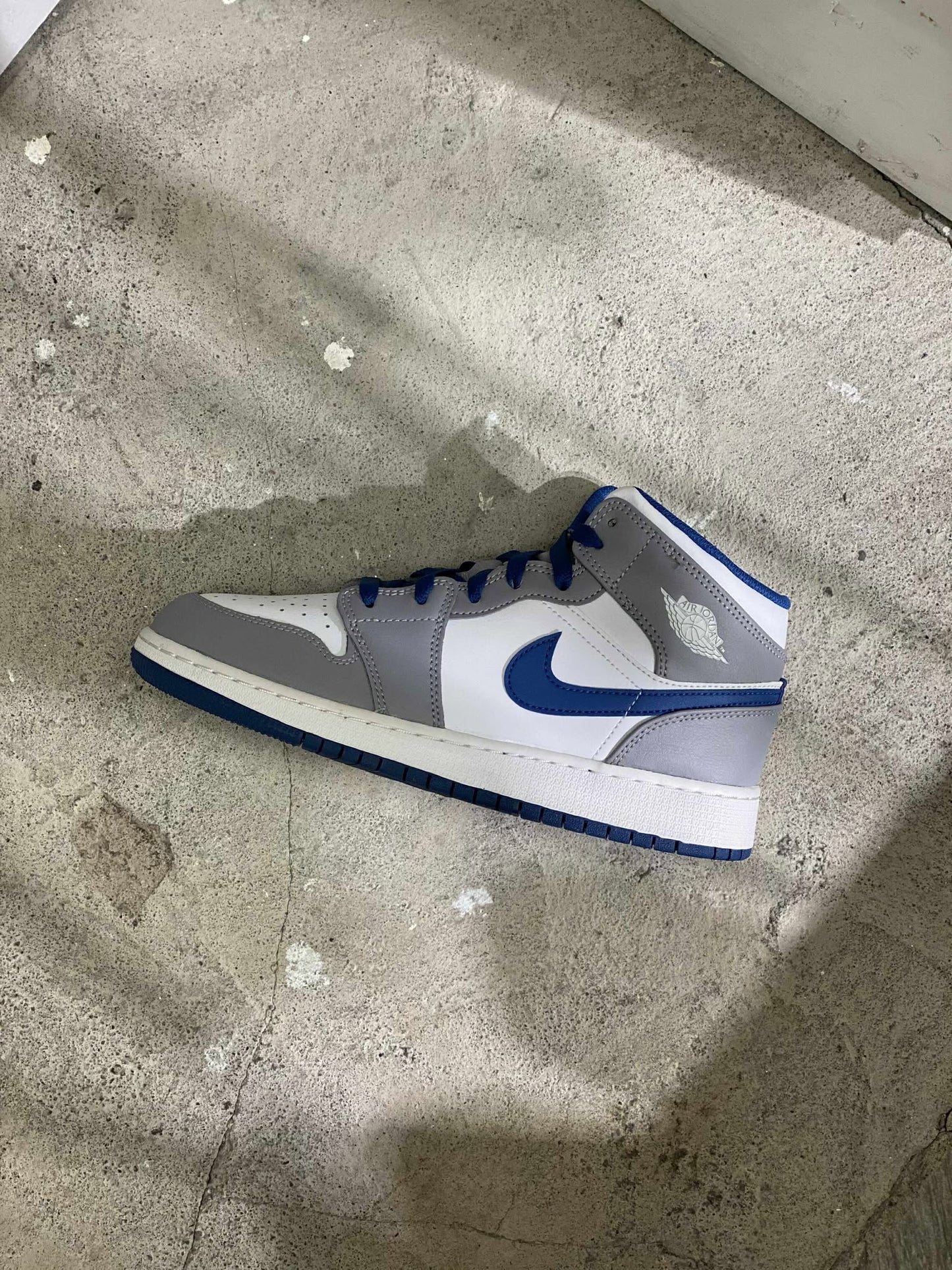 Jordan 1 Mid 'True Blue Cement' (GS)
