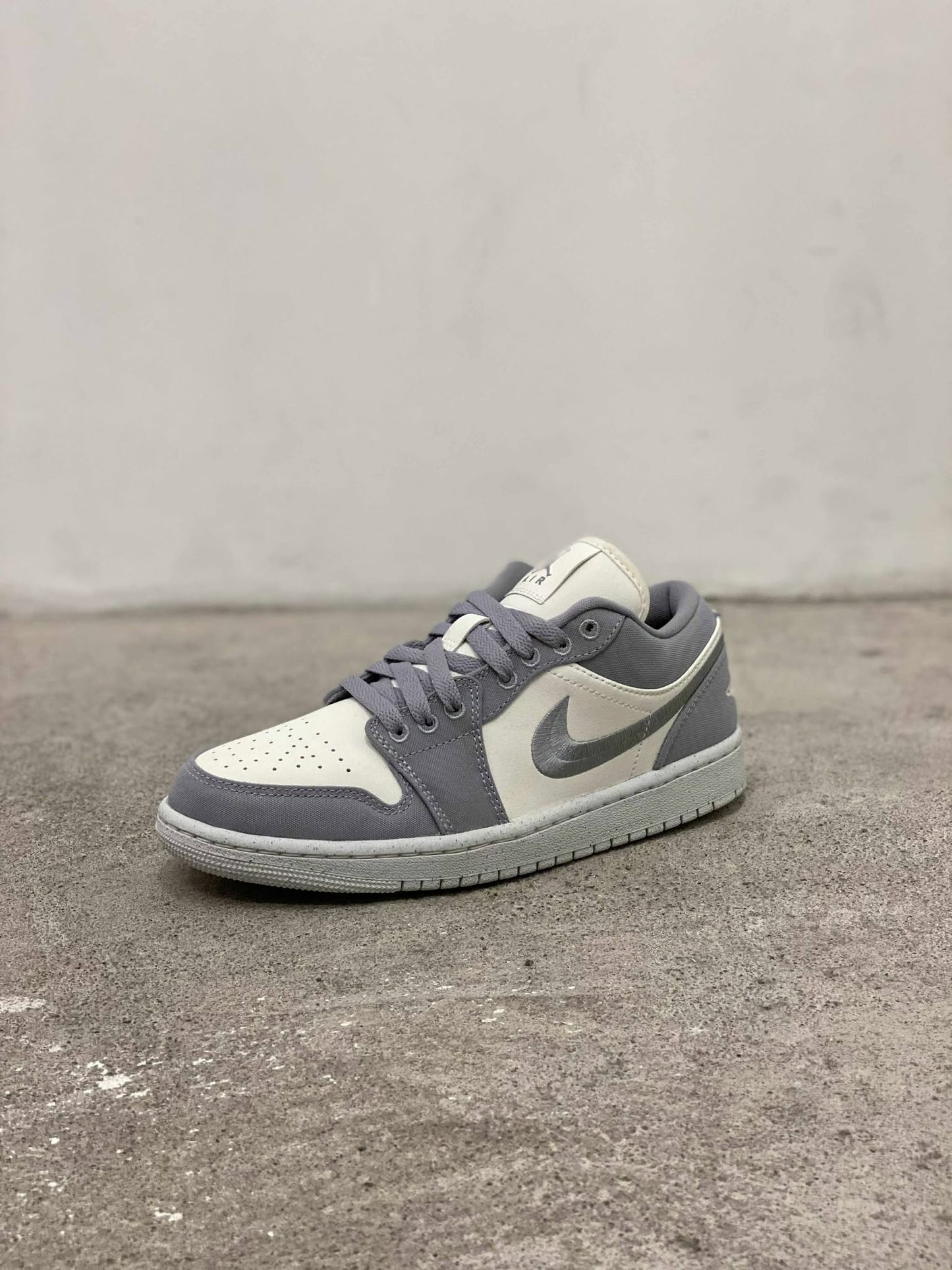 Jordan 1 Low SE 'Light Steel Grey' (WOMEN'S)