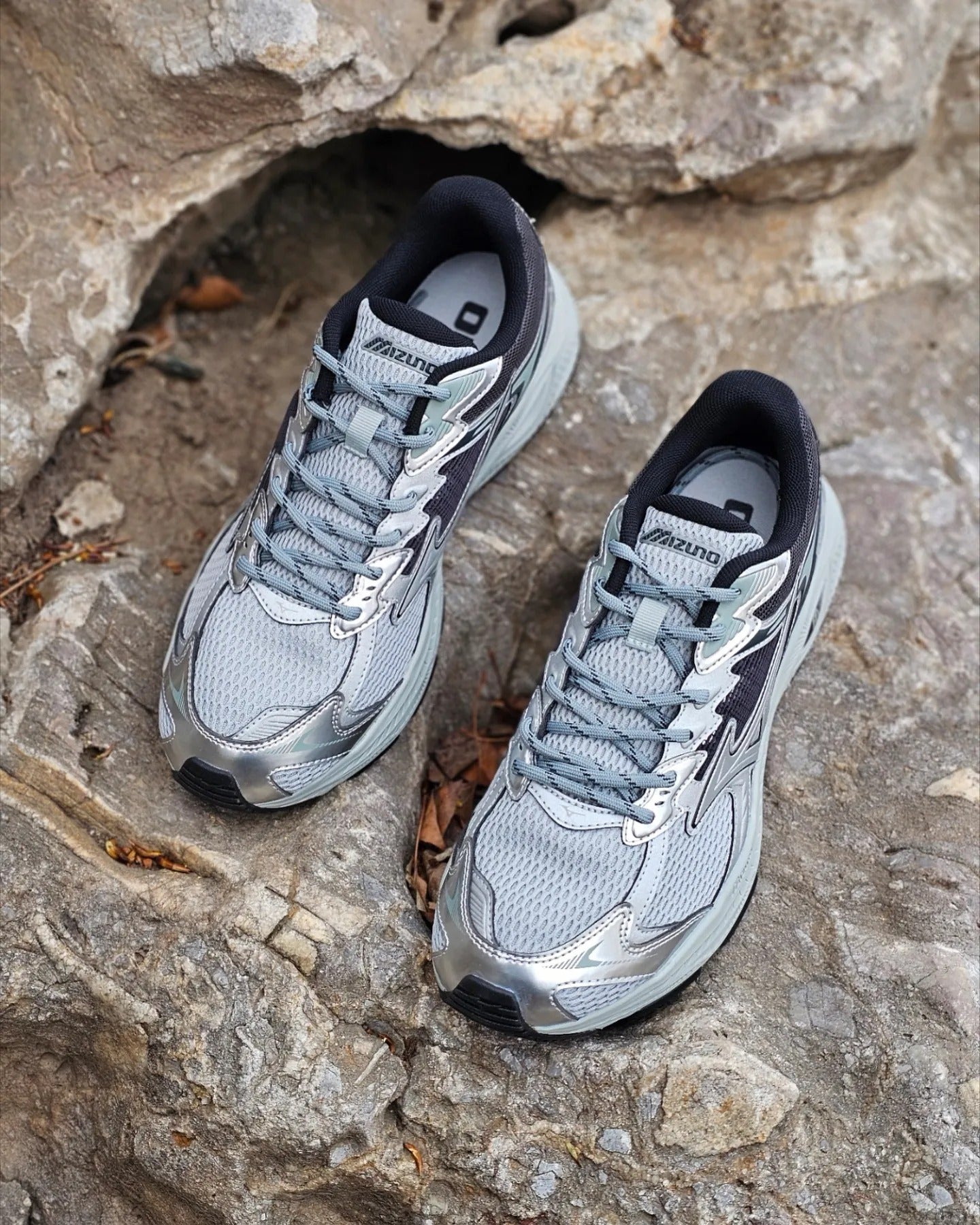 Mizuno Racer V2 'Dark Silver'