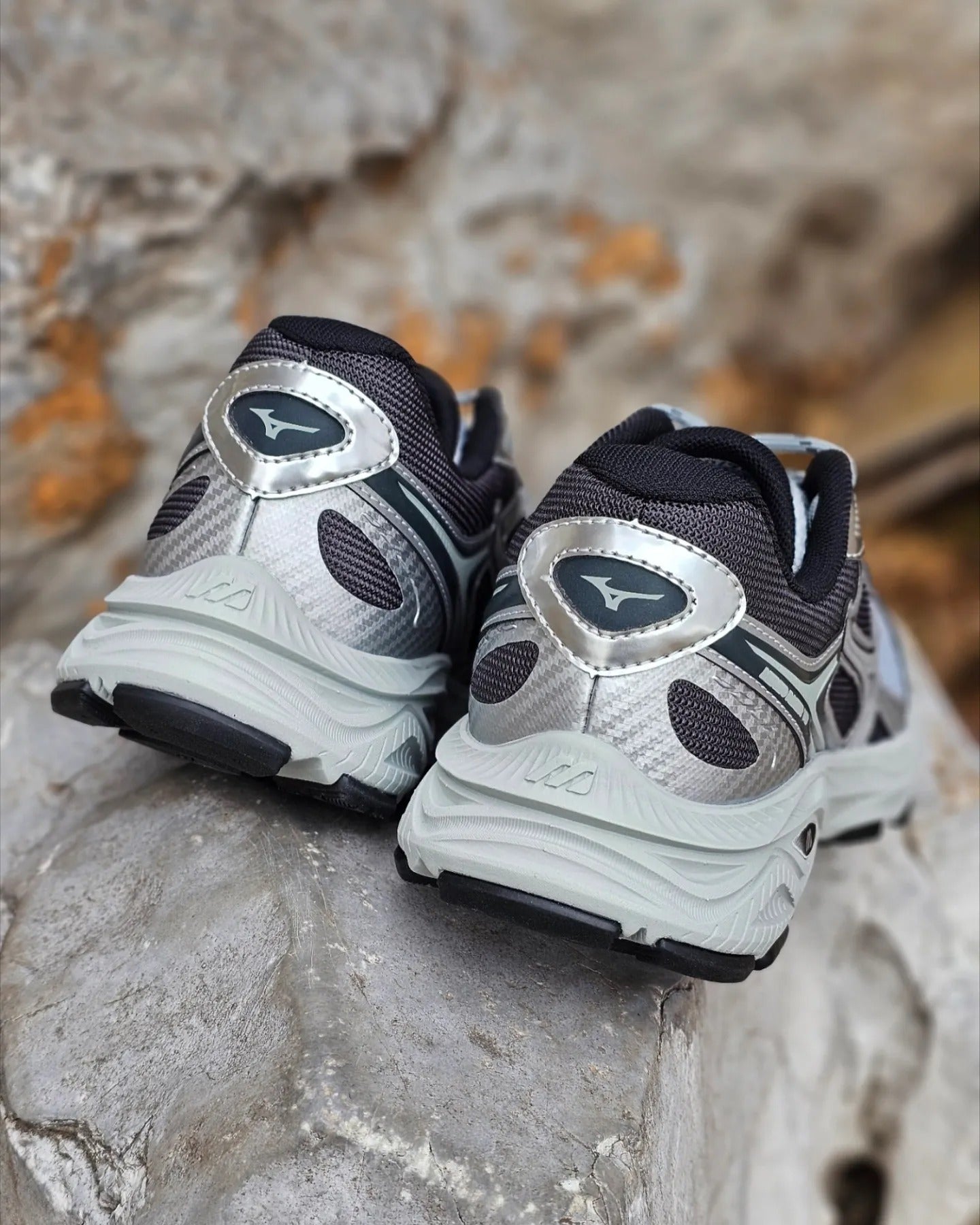 Mizuno Racer V2 'Dark Silver'