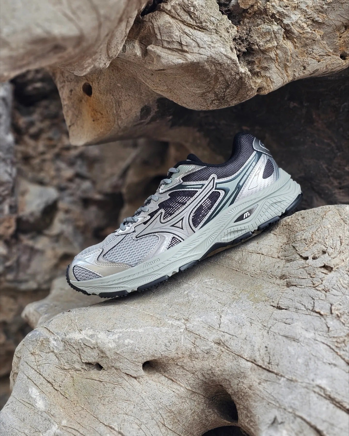 Mizuno Racer V2 'Dark Silver'