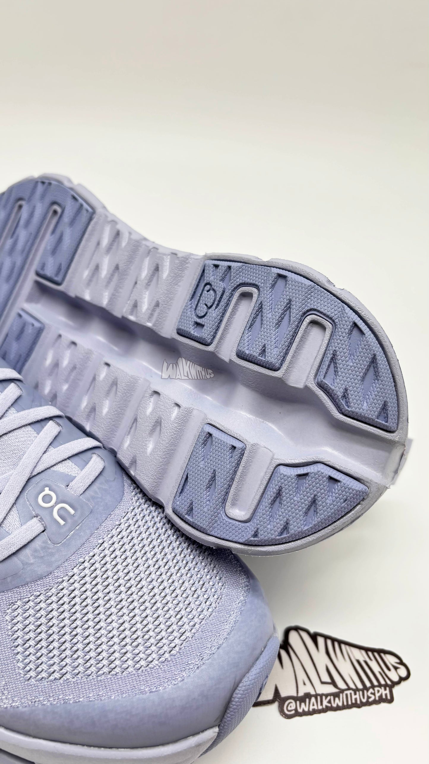 On Cloudtilt 'Moon Nimbus'