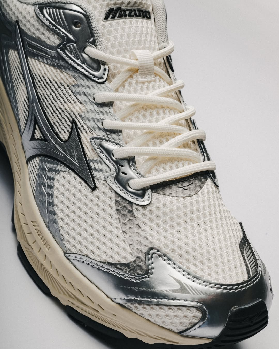Mizuno Racer V2 'Cream Silver'
