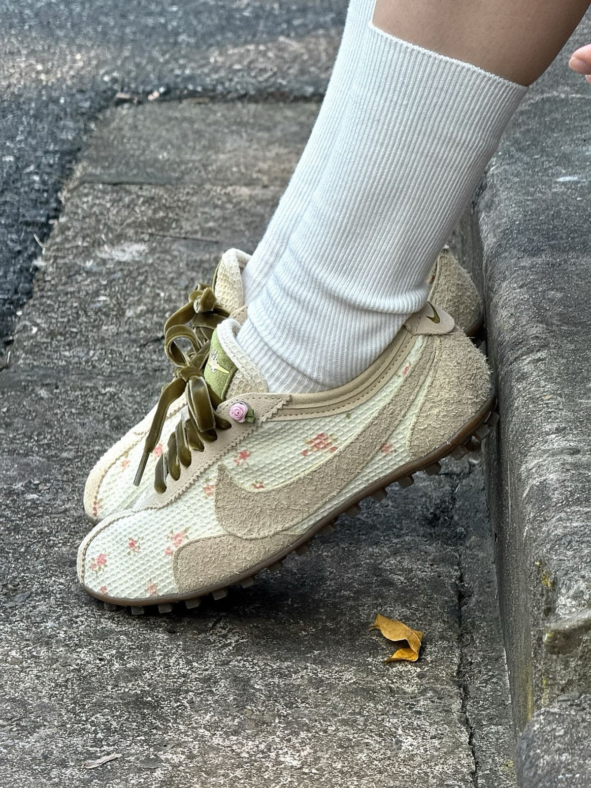 Nike Moonshoe OG "Floral Coconut Milk"