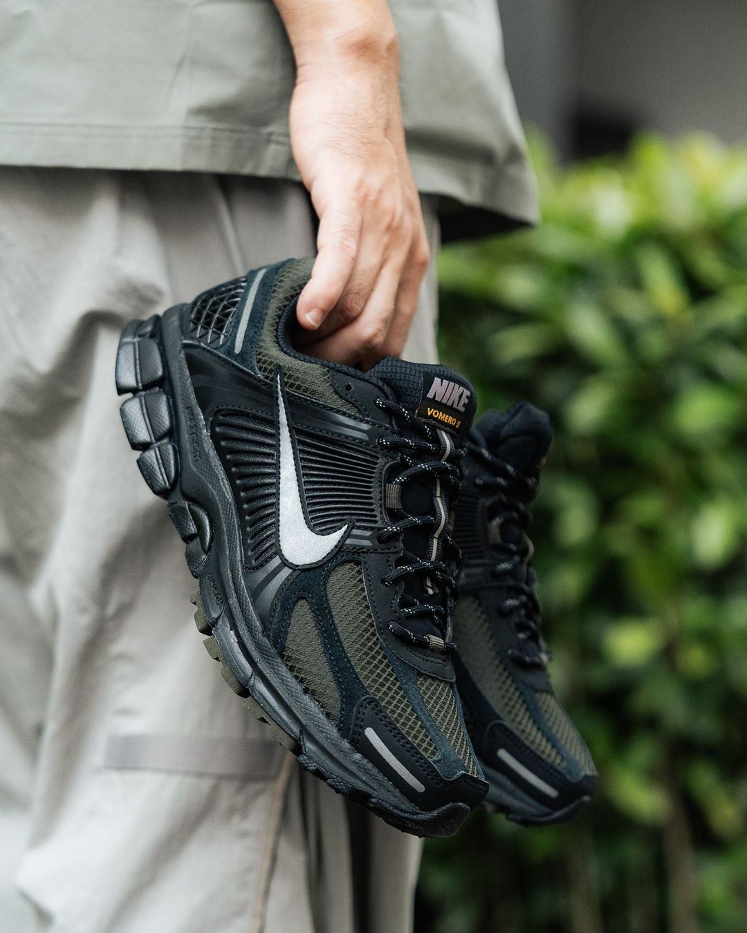 Nike Zoom Vomero 5 'Black Sequoia'