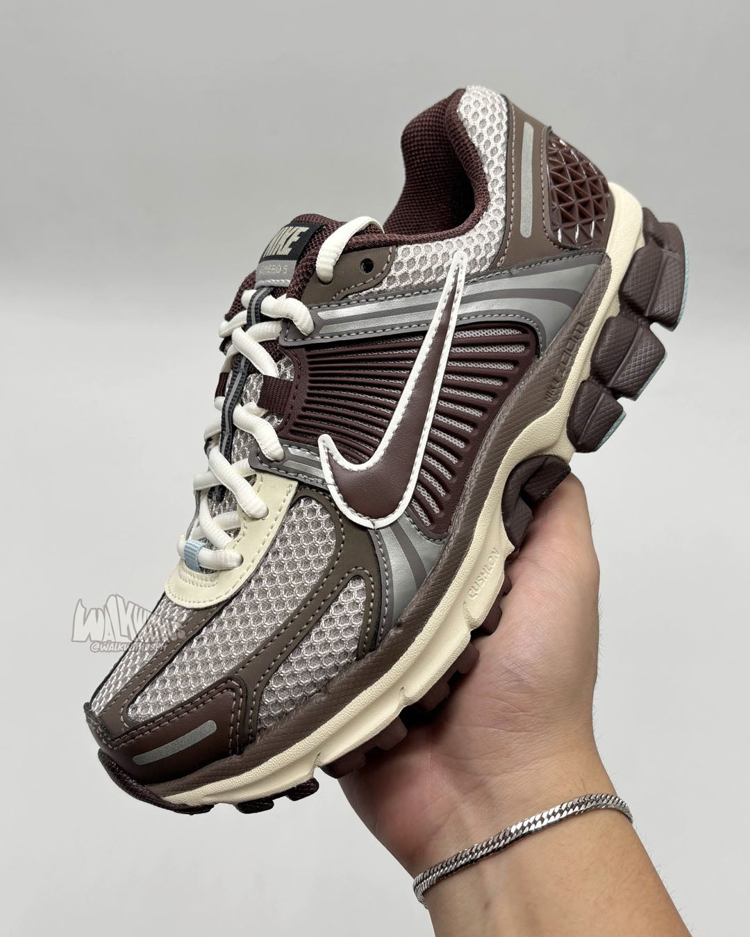 Nike Zoom Vomero 5 'Earth Fossil'